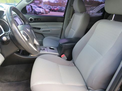 Used 2015 Toyota Tacoma Double Cab V6 6MT 4WD image 8