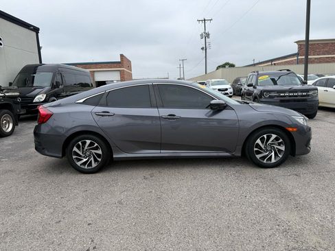 Used 2018 Honda Civic EX image 5
