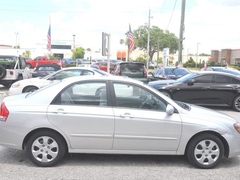 Used 2009 Kia Spectra LX FWD image 4