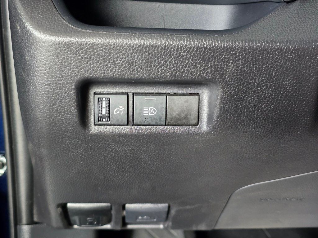 Used 2025 Toyota RAV4 XLE AWD/4WD image 24