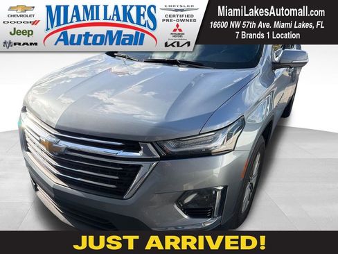 Used 2023 Chevrolet Traverse LT image 1