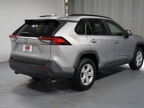 Used 2019 Toyota RAV4 XLE FWD image 8