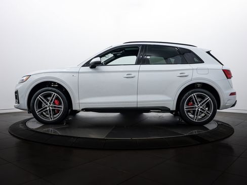 Certified 2024 Audi Q5 e Premium Plus image 5
