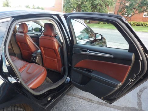 Used 2016 Ford Fusion SE w/ Equipment Group 202A image 17