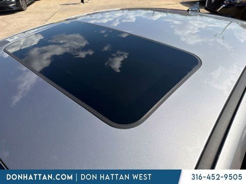 Used 2025 Hyundai Elantra SEL FWD image 2