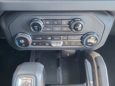 Used 2025 Ford Bronco Badlands image 30