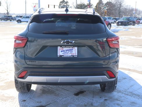 Used 2025 Chevrolet Trax LT w/ LPO, Blackout Package image 7