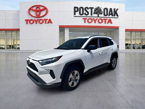 Used 2025 Toyota RAV4 LE AWD/4WD image 5