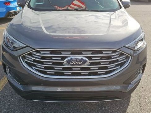 Certified 2023 Ford Edge Titanium image 2