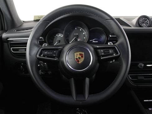 Used 2025 Porsche Macan image 12