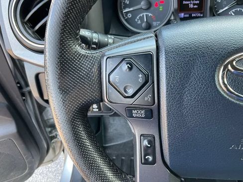 Used 2020 Toyota Tacoma TRD Off-Road w/ Technology Package AWD/4WD image 11