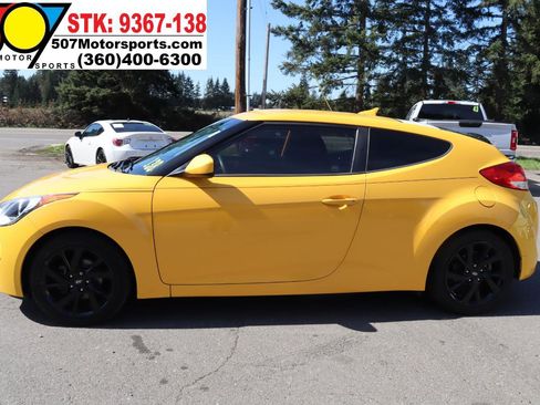 Used 2016 Hyundai Veloster FWD image 5