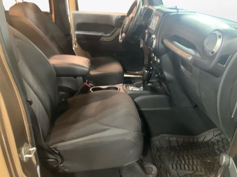 Used 2015 Jeep Wrangler Unlimited Sport image 9