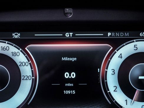 Used 2024 Aston Martin DB12 Coupe image 28