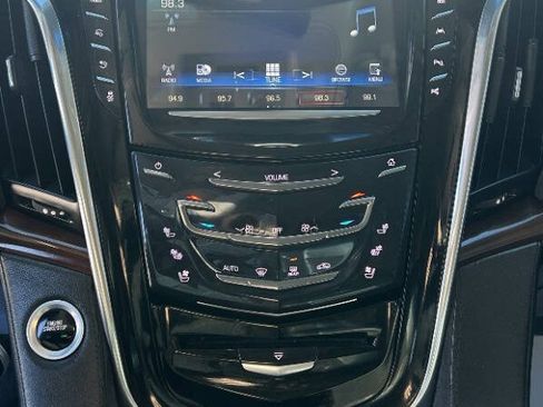 Used 2018 Cadillac Escalade Premium Luxury image 21