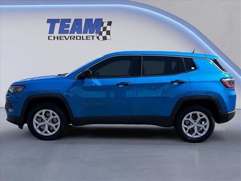 Used 2024 Jeep Compass Sport AWD/4WD image 2