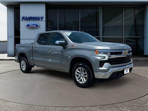 Used 2024 Chevrolet Silverado 1500 LT w/ Z71 Off-Road Package AWD/4WD image 3