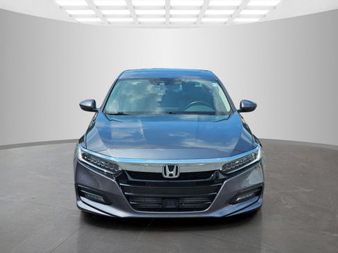 Used 2018 Honda Accord Touring image 2