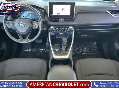 Used 2025 Toyota RAV4 XLE AWD/4WD image 17
