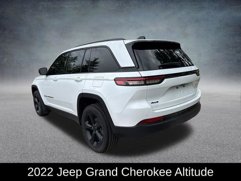 Used 2022 Jeep Grand Cherokee Altitude AWD/4WD image 3