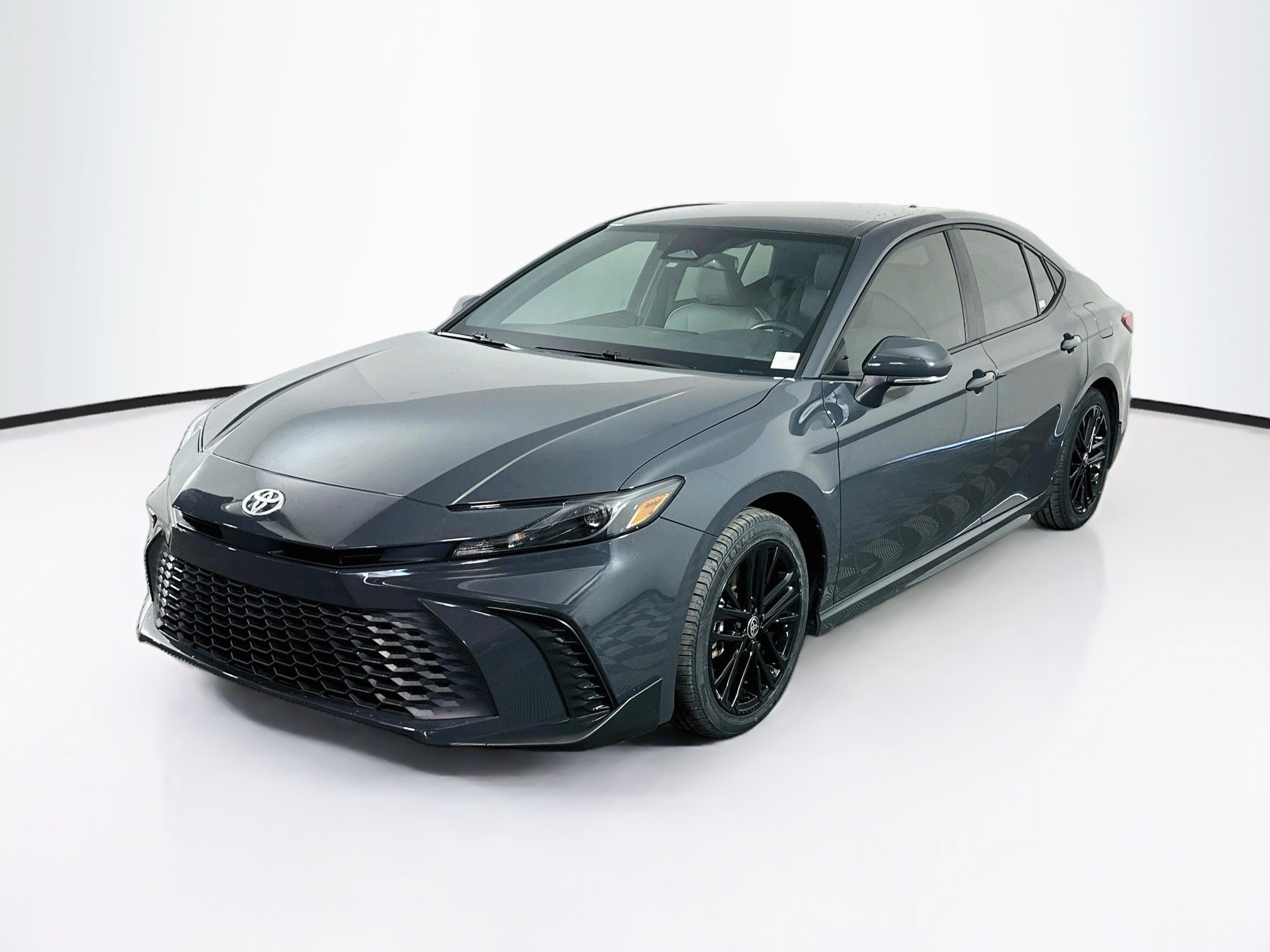 Used 2025 Toyota Camry SE FWD image 3