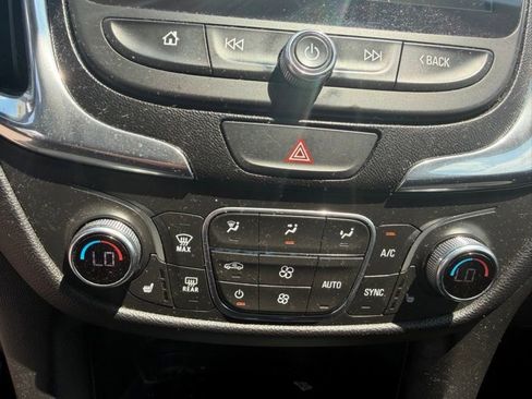 Used 2019 Chevrolet Equinox LT FWD image 12