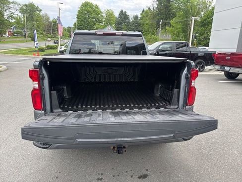Used 2019 Chevrolet Silverado 1500 Custom w/ Custom Value Package AWD/4WD image 8
