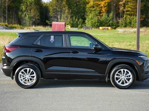 Used 2025 Chevrolet TrailBlazer LS w/ LS Convenience Package image 4