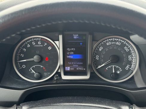 Used 2020 Toyota Tacoma SR5 w/ Technology Package image 30