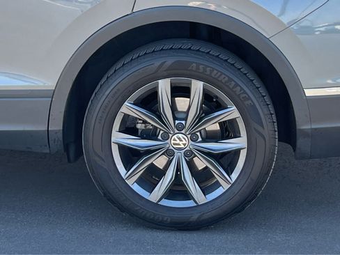 Used 2022 Volkswagen Tiguan SE AWD/4WD image 14