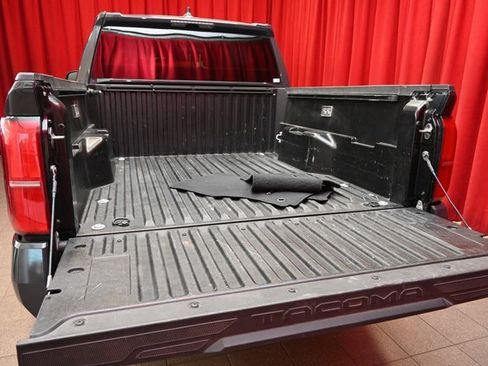 Used 2024 Toyota Tacoma TRD Off-Road image 15