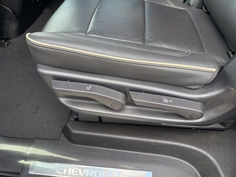 Used 2023 Chevrolet Suburban Premier image 35