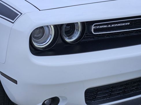 Used 2018 Dodge Challenger R/T RWD image 9