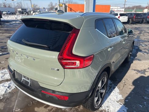 Certified 2025 Volvo XC40 B5 Plus image 5