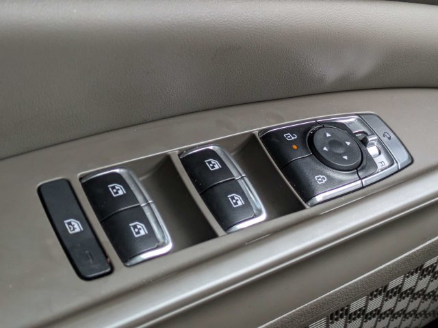 Used 2025 Kia Carnival EX FWD image 26