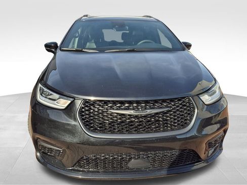 Used 2025 Chrysler Pacifica Limited FWD image 8