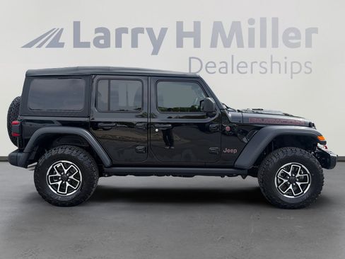 Used 2025 Jeep Wrangler Unlimited Rubicon w/ Steel Bumper Group image 6