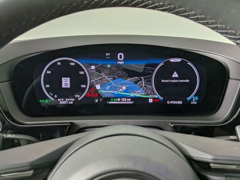 Certified 2025 Porsche Cayenne E-Hybrid AWD/4WD image 16