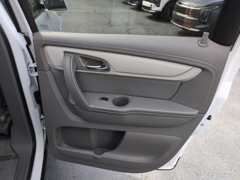 Used 2017 Chevrolet Traverse LT FWD image 40