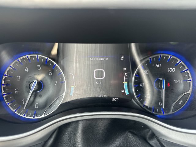 Used 2024 Chrysler Pacifica Touring FWD image 26