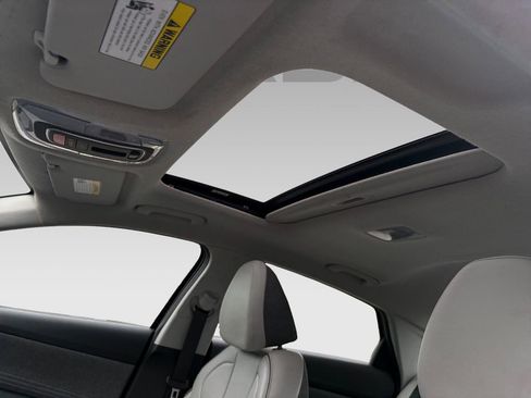 Used 2025 Hyundai Elantra Limited FWD image 6