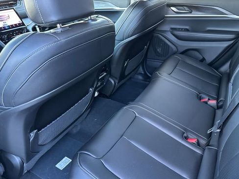 New 2025 Jeep Grand Cherokee Limited w/ Luxury Tech Group II image 15