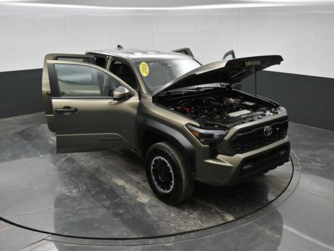 Used 2024 Toyota Tacoma TRD Off-Road image 39