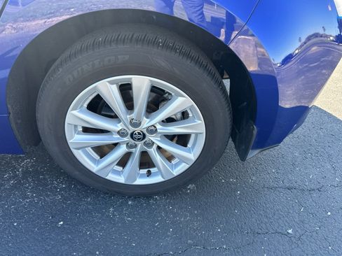 Used 2025 Toyota Corolla SE w/ SE Package image 8