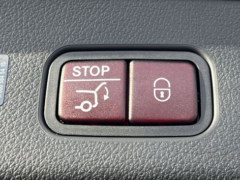 Certified 2025 Mercedes-Benz GLC 300 4MATIC image 25