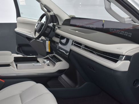 New 2025 Lincoln Navigator L Reserve image 17