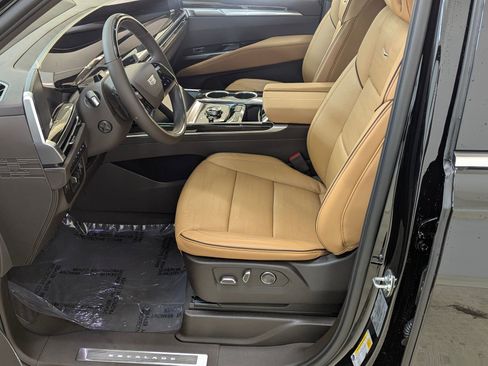 Used 2023 Dodge Challenger R/T w/ Plus Package image 5