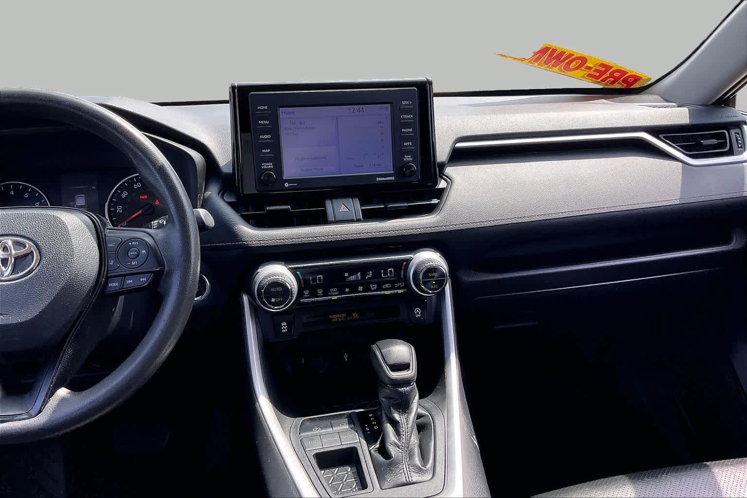 Used 2021 Toyota RAV4 XLE w/ Convenience Package FWD image 6