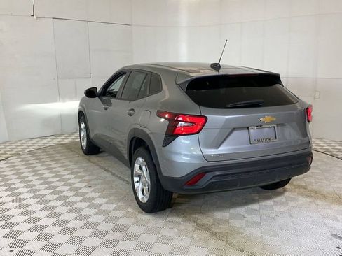 Used 2024 Chevrolet Trax LS w/ LS Convenience Package FWD image 19