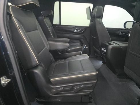 Used 2021 GMC Yukon XL SLT w/ SLT Premium Package AWD/4WD image 7